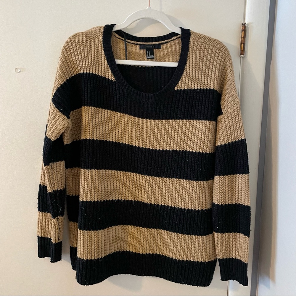 Forever 21 Black and Tan Knit Sweater